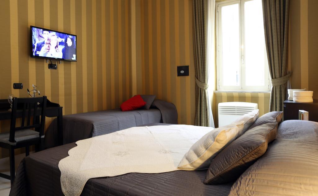 روما Caracciolo Guest House الغرفة الصورة