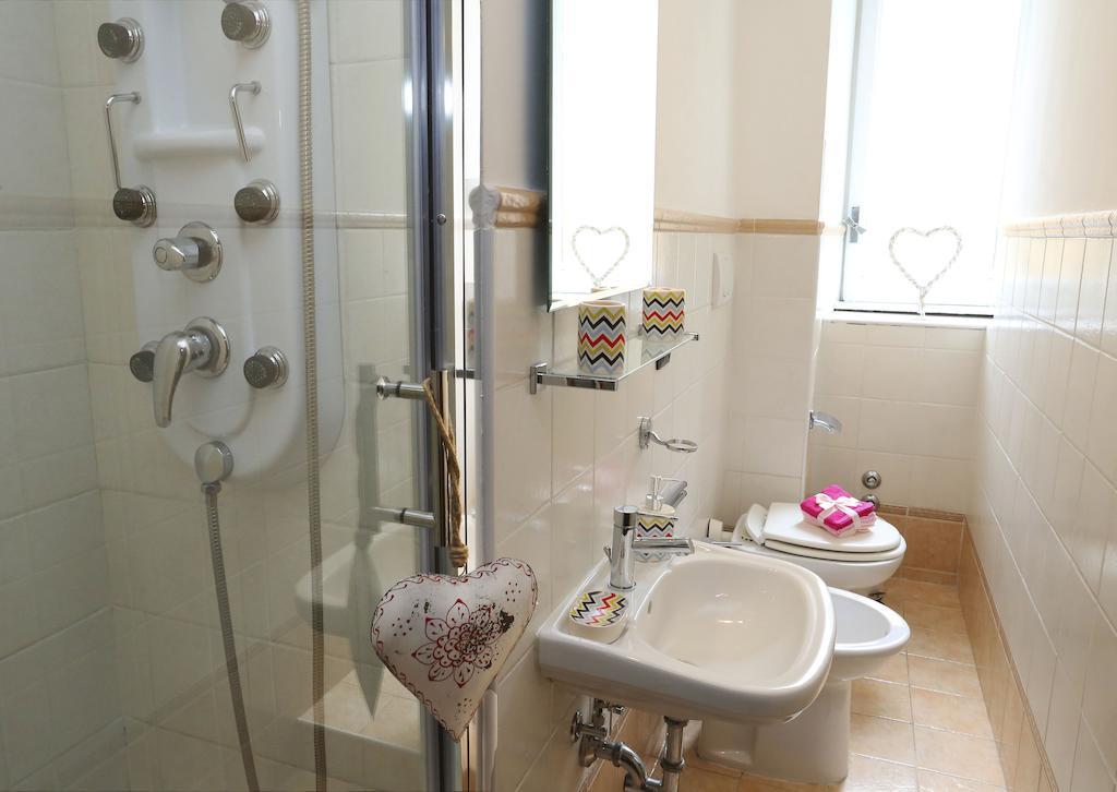 روما Caracciolo Guest House الغرفة الصورة