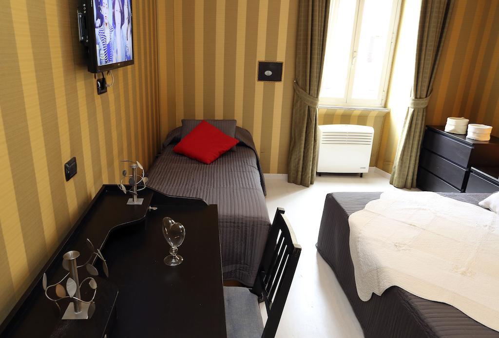 روما Caracciolo Guest House الغرفة الصورة