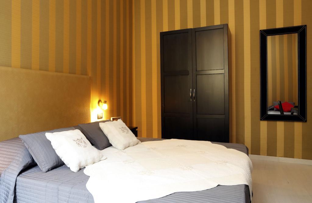 روما Caracciolo Guest House الغرفة الصورة