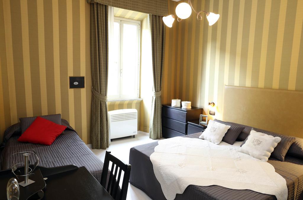 روما Caracciolo Guest House الغرفة الصورة