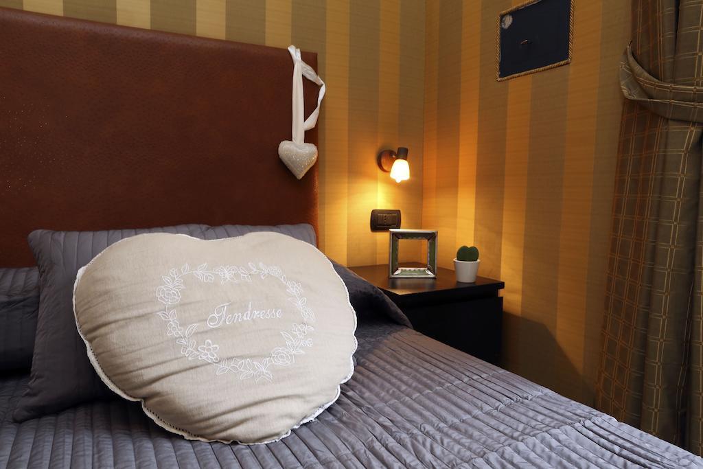 روما Caracciolo Guest House الغرفة الصورة