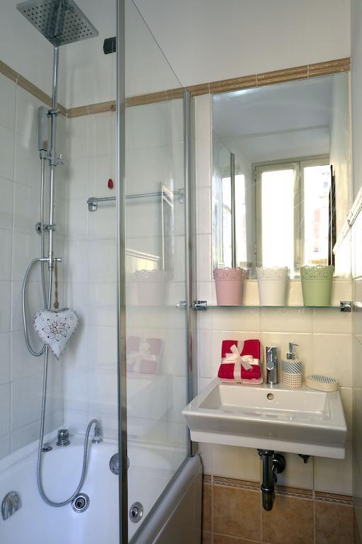 روما Caracciolo Guest House الغرفة الصورة