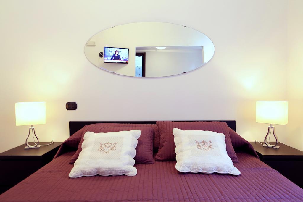 روما Caracciolo Guest House الغرفة الصورة