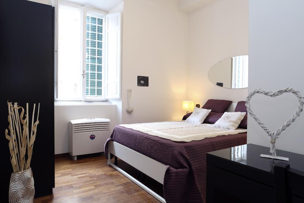 روما Caracciolo Guest House الغرفة الصورة