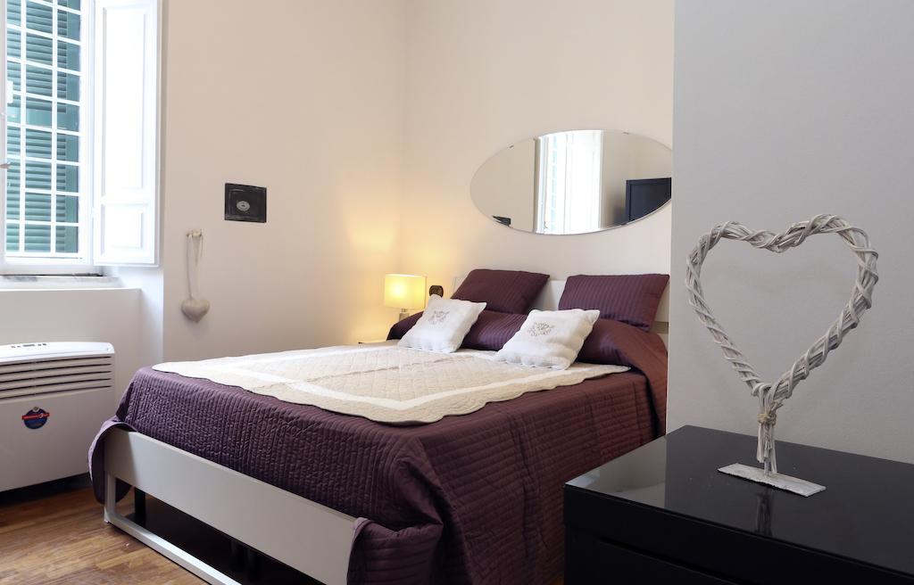 روما Caracciolo Guest House الغرفة الصورة